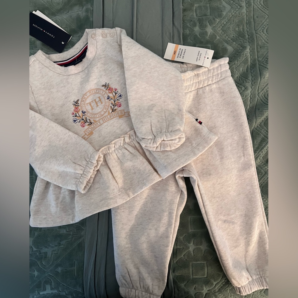 Tommy Hilfiger Cream Logo Floral Sweatshirt & Joggers Set